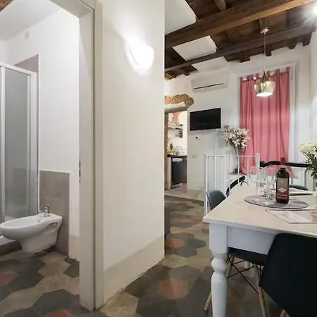 F2 - Santa Croce One Bedroom Flat 2 To 4 Guests Apartamento *