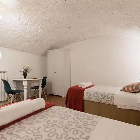 F2 - Santa Croce One Bedroom Flat 2 To 4 Guests Florença