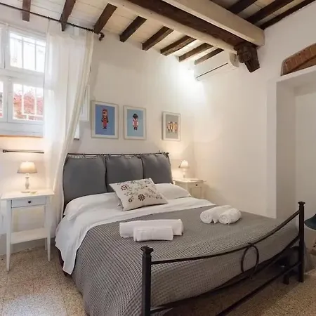 F2 - Santa Croce One Bedroom Flat 2 To 4 Guests * Firenze